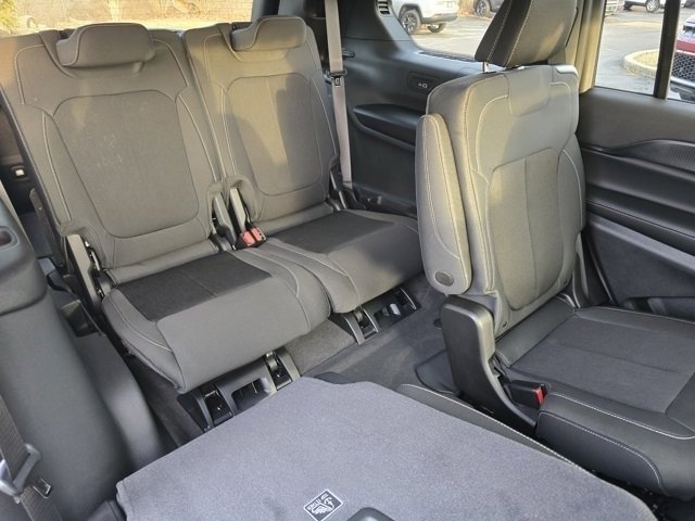 New 2026 Diamond Black Crystal Pearl-Coat Exterior Paint Jeep Laredo image 32
