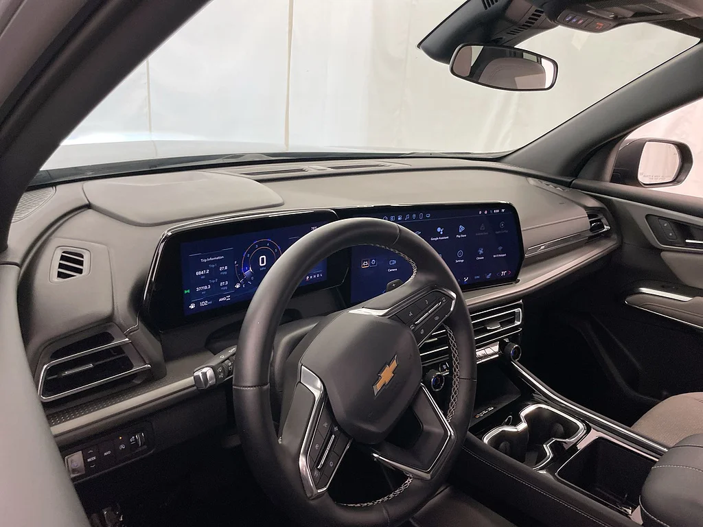 Used 2025 Mosaic Black Metallic Chevrolet LT image 10
