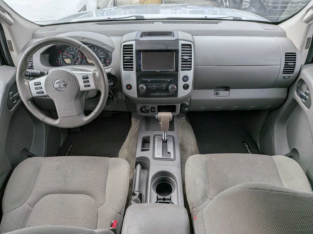 Used 2016 Silver Nissan SV image 13