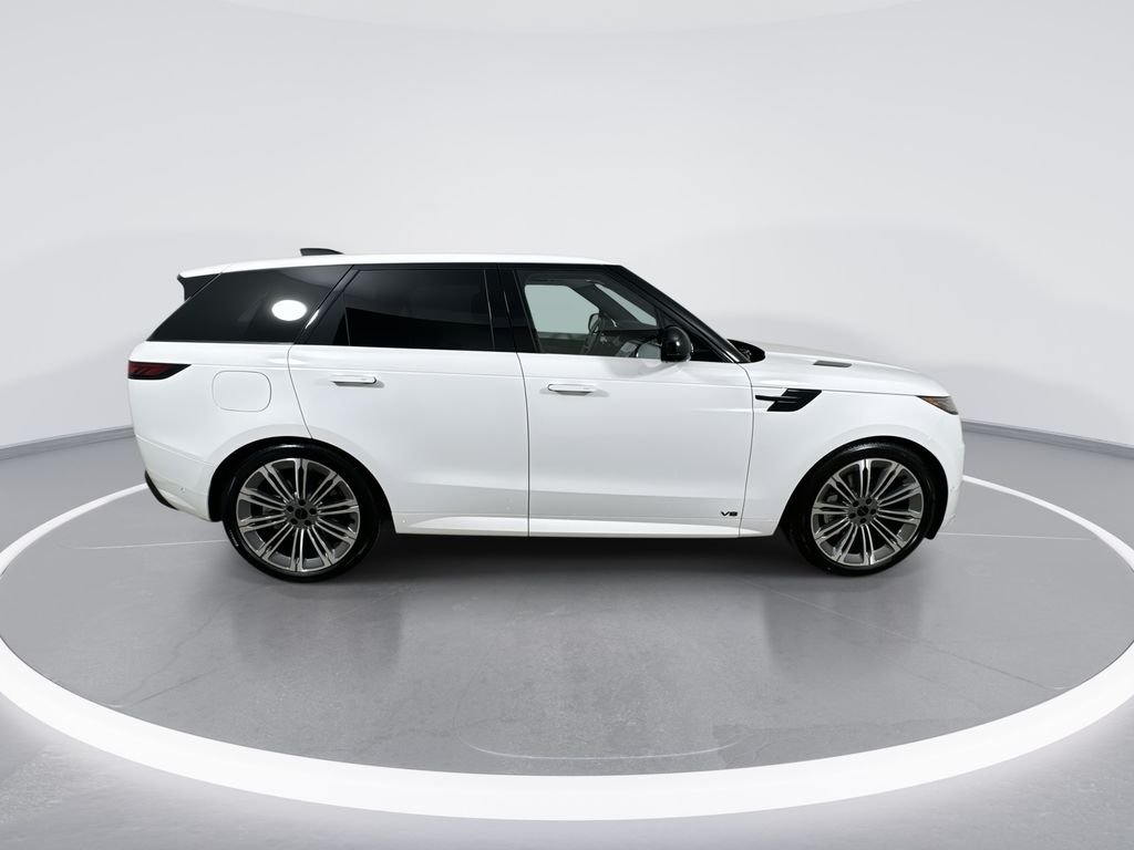 New 2026 Fuji White Land Rover Dynamic SE image 9