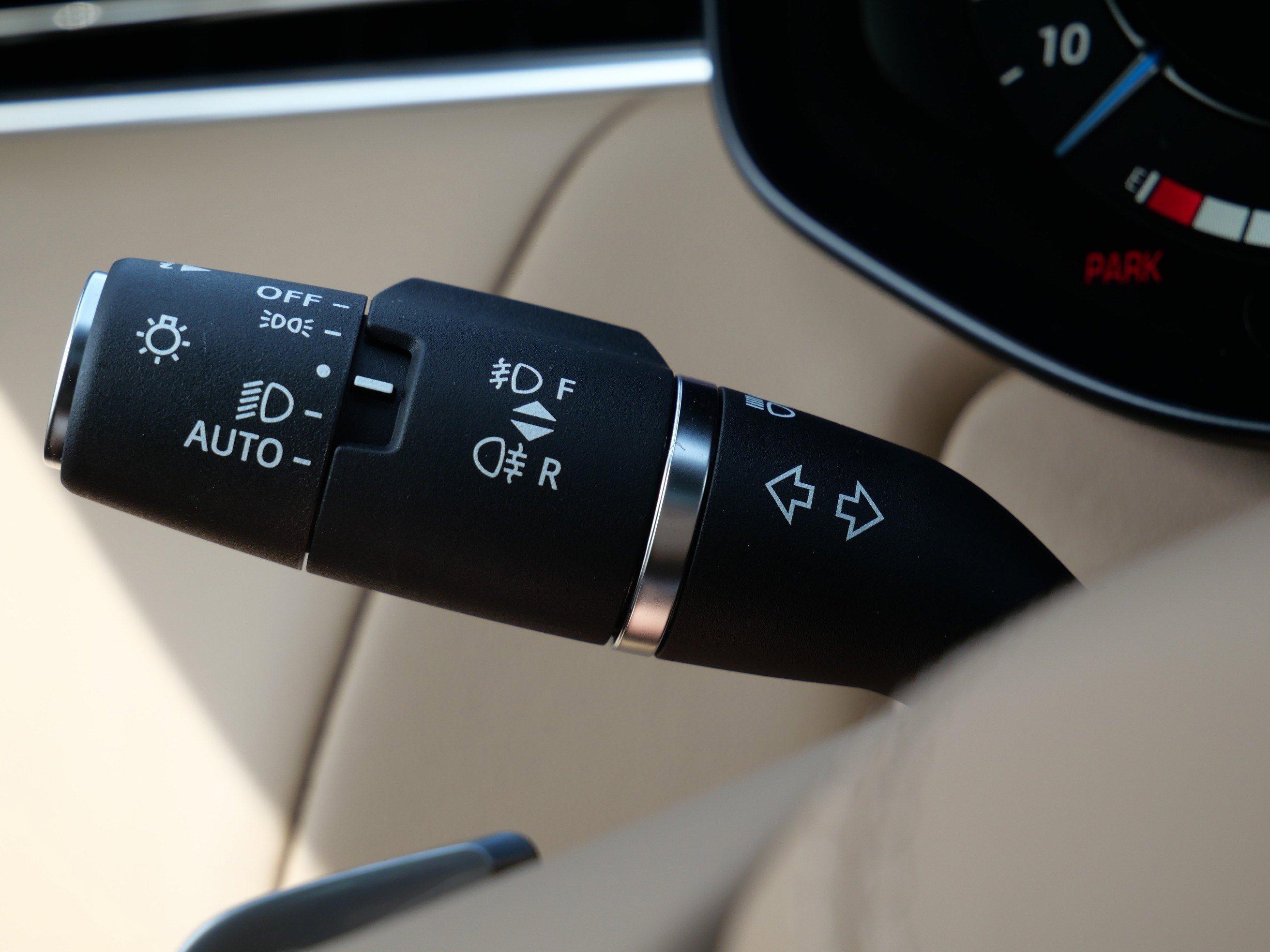 Used 2026 Ostuni Pearl White Premium Metallic Land Rover Autobiography image 29