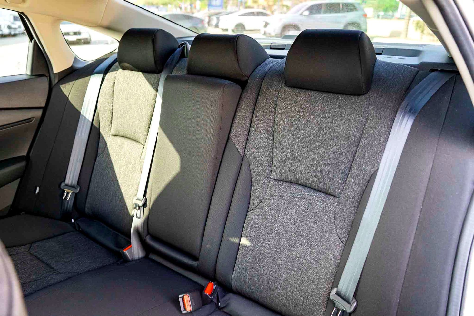 Used 2025 Silver Metallic Honda SE image 22
