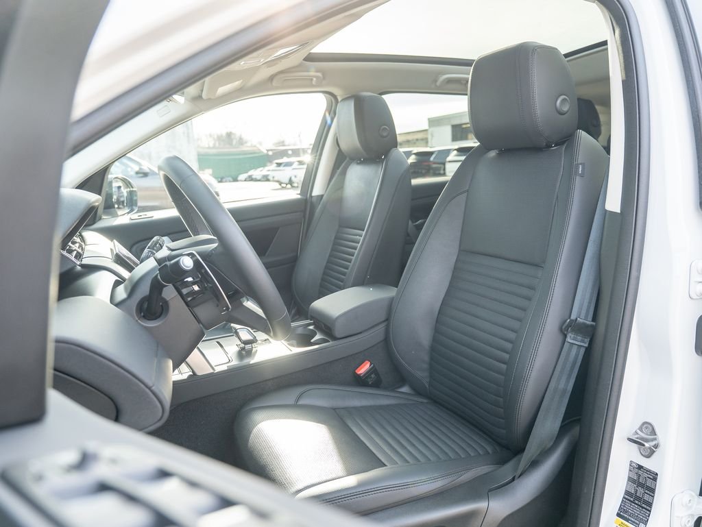 Used 2025 White Land Rover S image 20