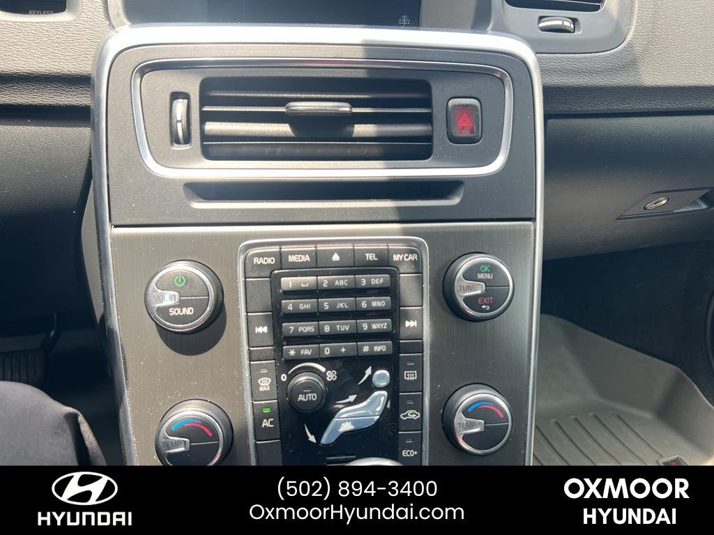 Used 2015 Flamenco Red Metallic Volvo T5 Drive-E Premier image 11