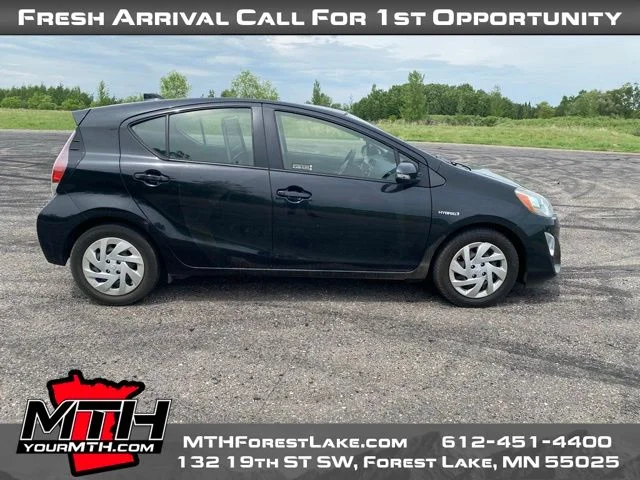 2016 Toyota Prius c's photo