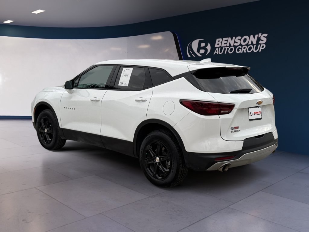 Used 2025 White Chevrolet LT image 3