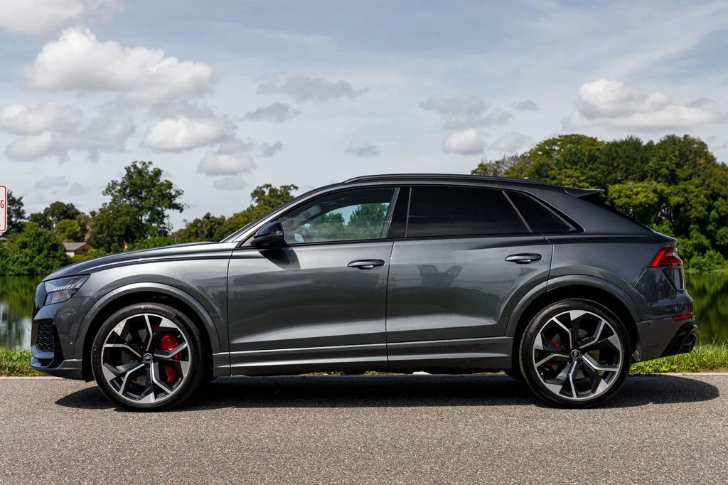 Used 2023  Audi 4.0T image 6
