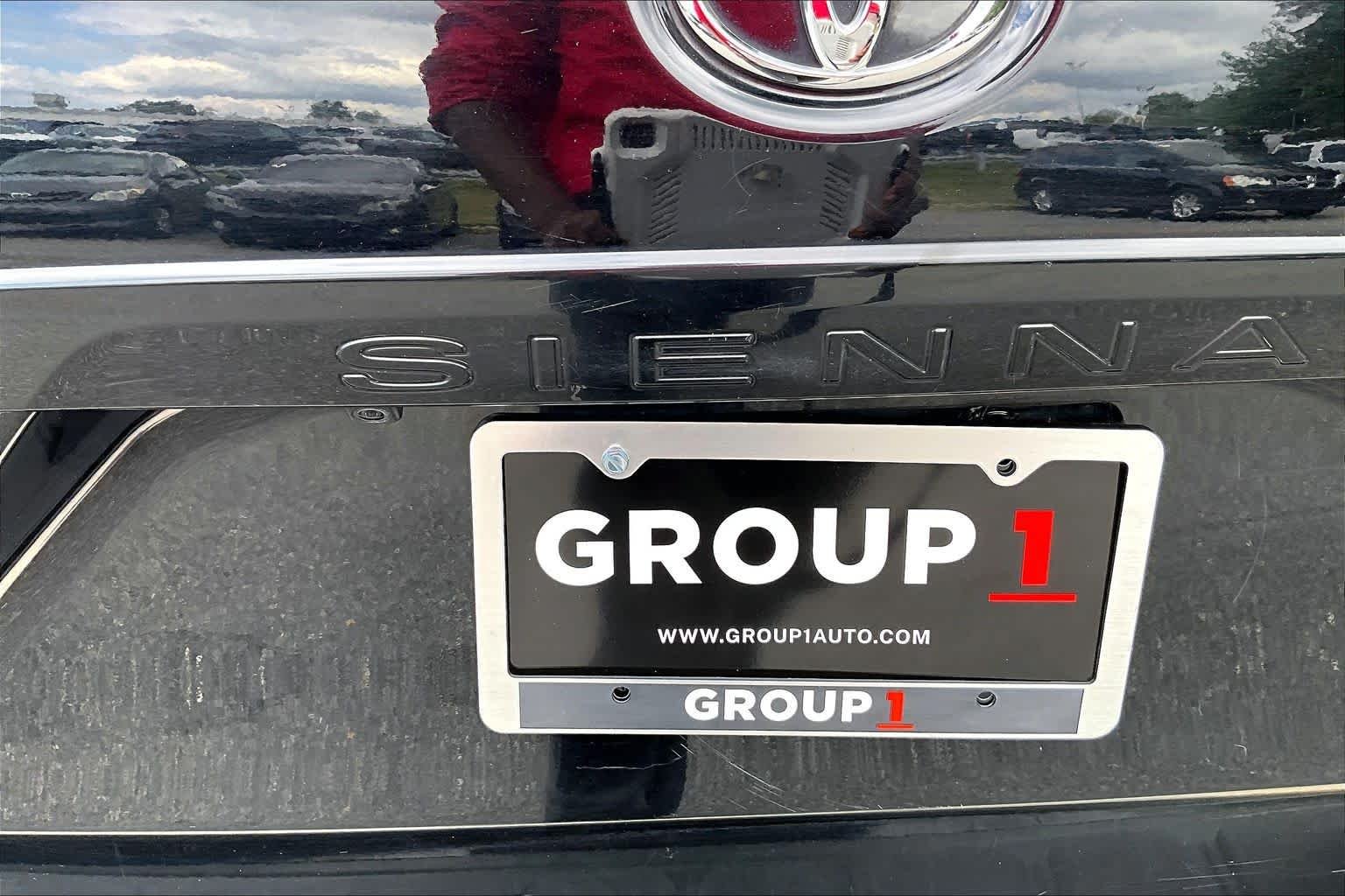 Used 2018 Midnight Black Metallic Toyota XLE image 28
