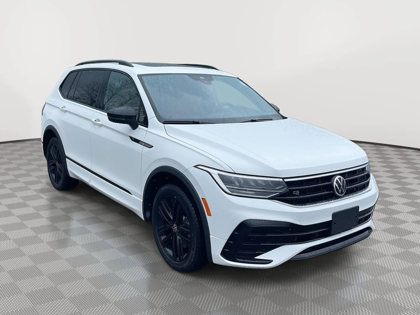 Used 2022 Oryx White Pearl Volkswagen SE R-Line Black image 3