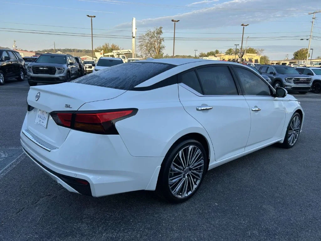 Used 2023 White Nissan 2.5 SL image 4