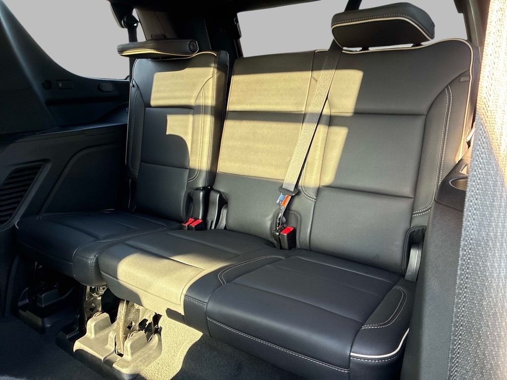 Used 2022 Black GMC SLT image 16