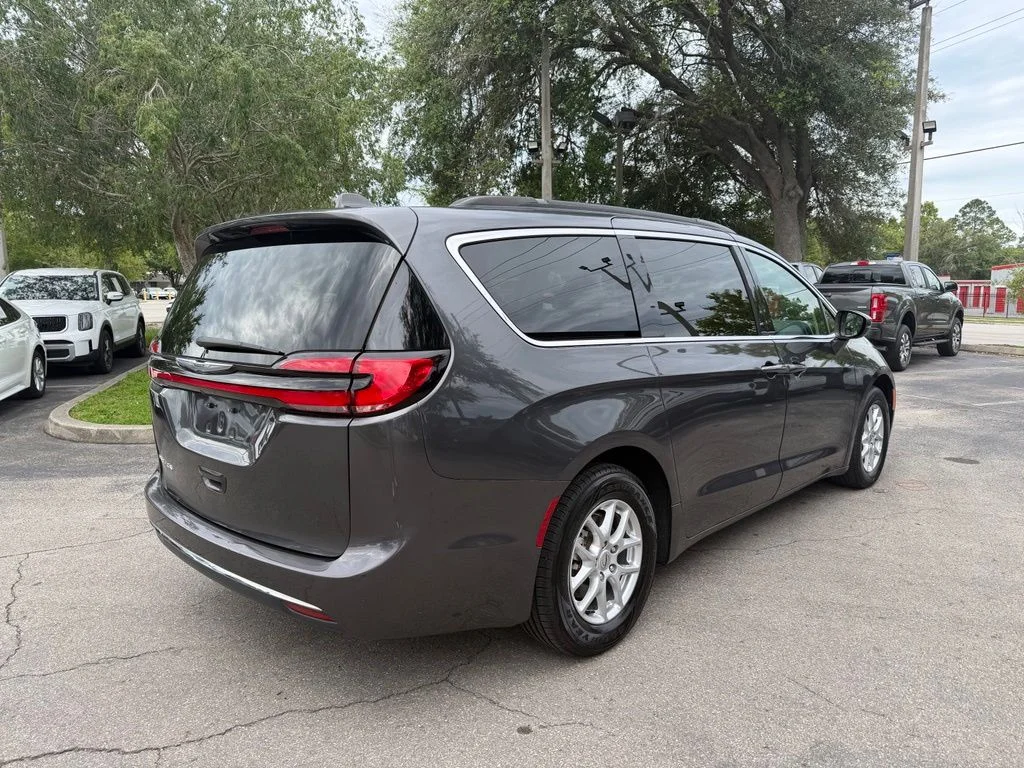 Used 2022 Crystal Metallic Chrysler Touring L image 6