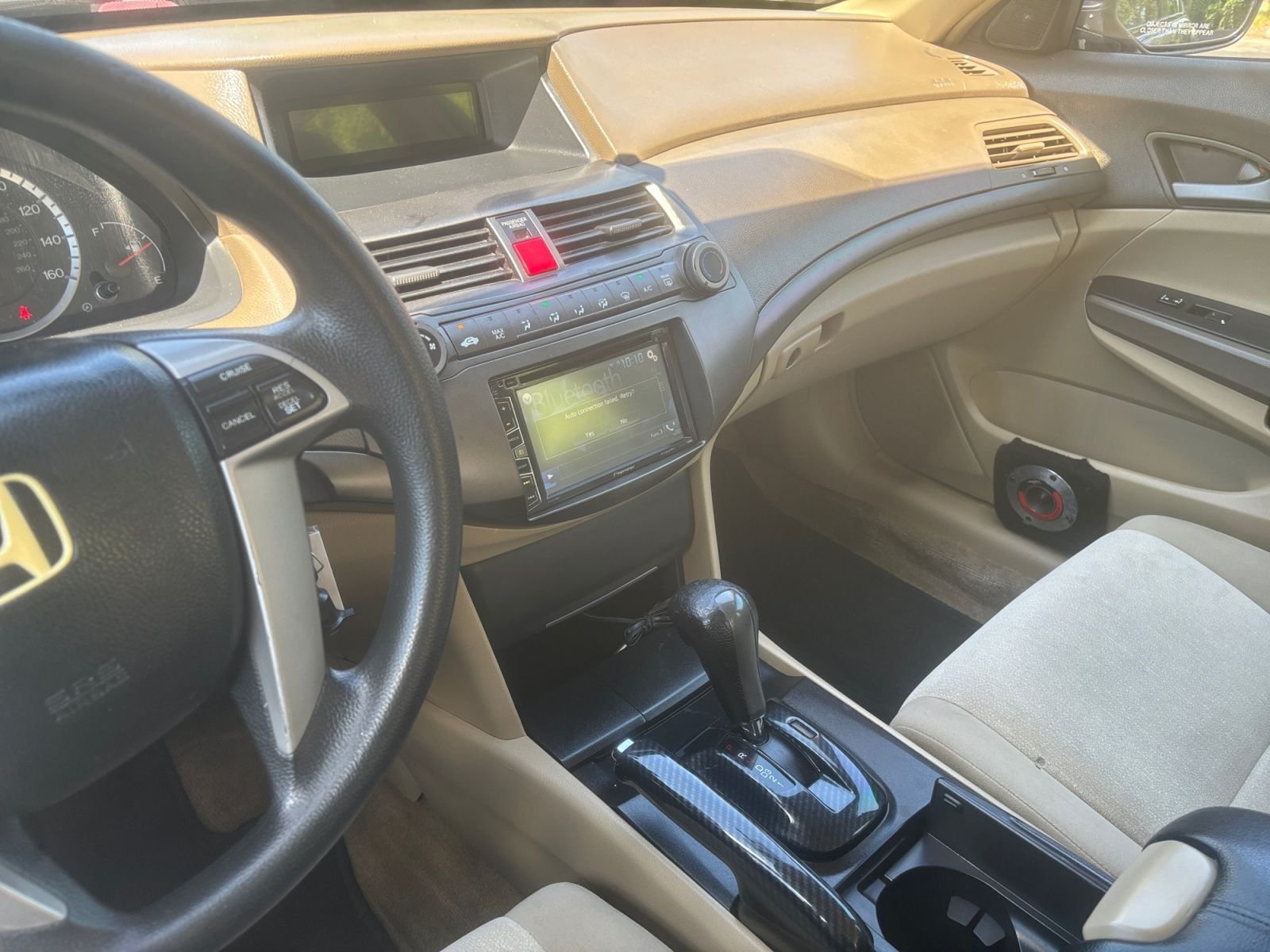 Used 2009 Gold Honda LX image 28