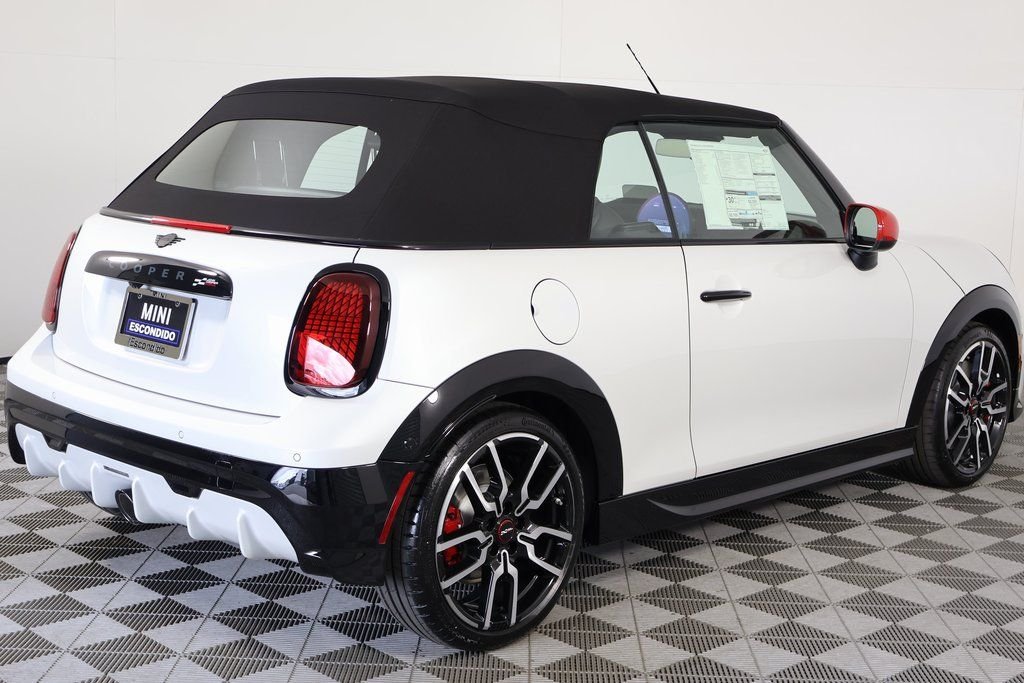 New 2026 White MINI Signature Plus image 2