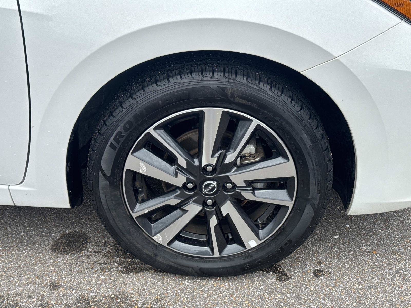 Used 2025 White Nissan 1.6 SV image 4