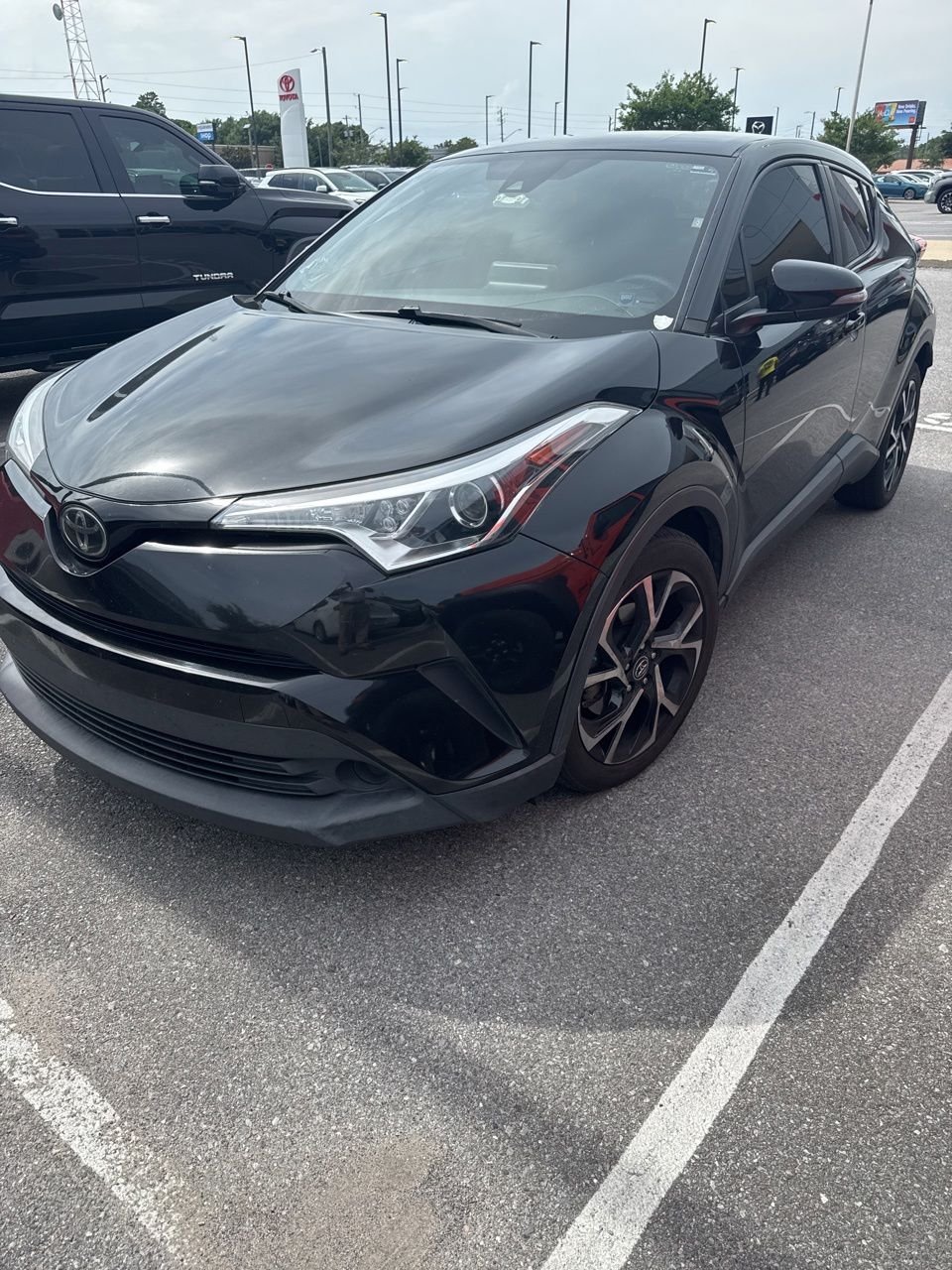2019 Toyota C-HR XLE's photo