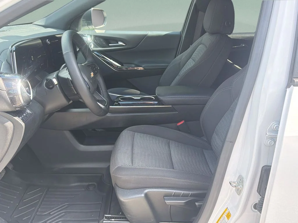 Used 2025 White Chevrolet LT image 20