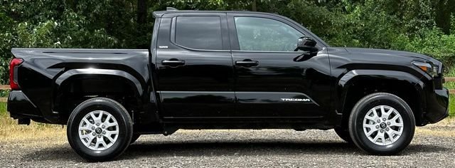 2025 Toyota Tacoma SR5 - Photo 10