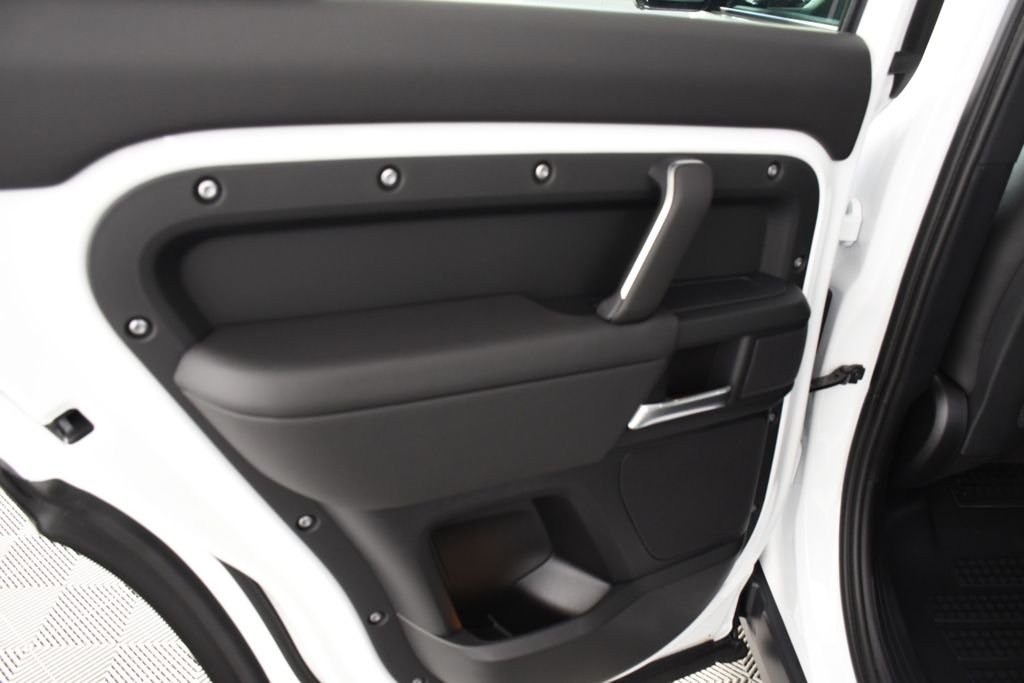 New 2026 Fuji White Land Rover S image 25