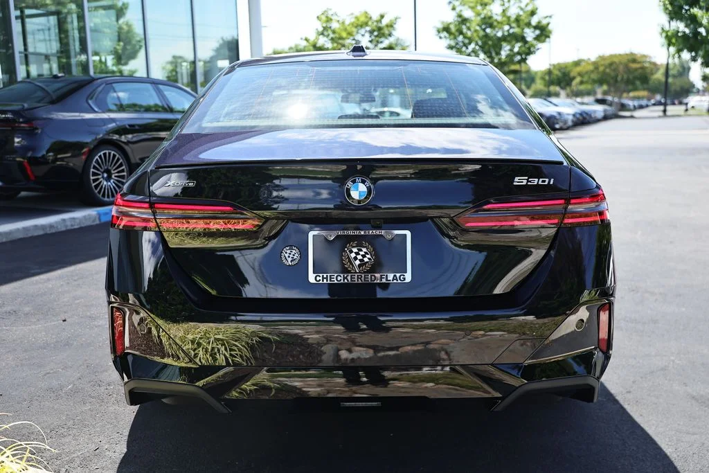 Used 2027 Carbon Black Metallic BMW 530i xDrive image 8