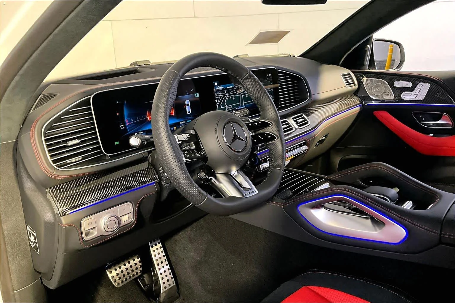 New 2026 MANUFAKTUR Moonlight White Metallic Mercedes-Benz AMG® GLE 63 S image 9