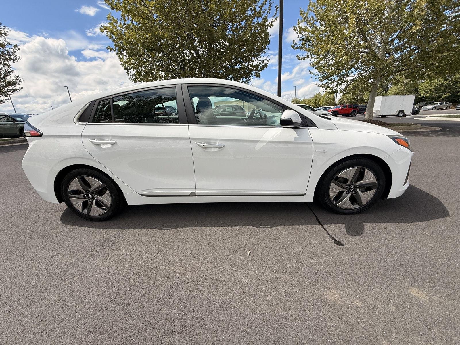 Used 2020 Ceramic White Hyundai Limited image 4