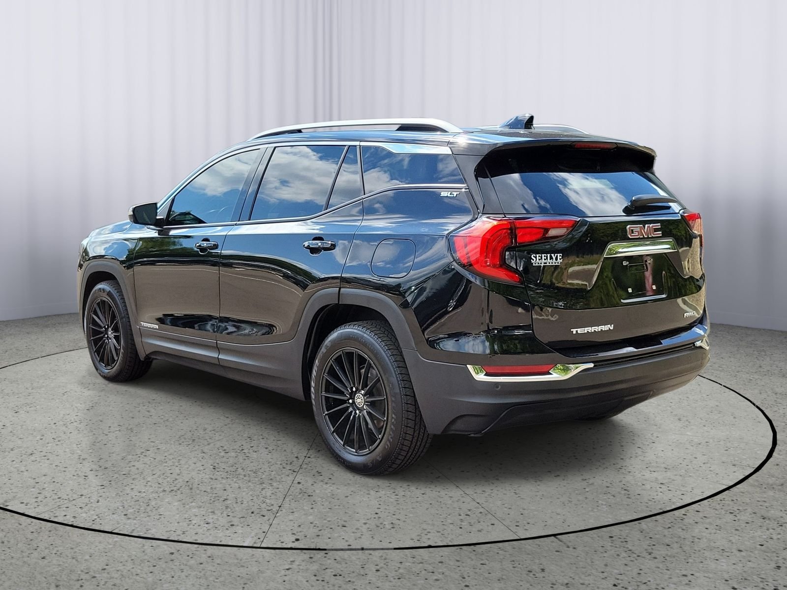 Used 2018 Black GMC SLT image 4