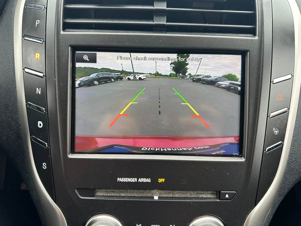 Used 2015 Red Lincoln Base image 16