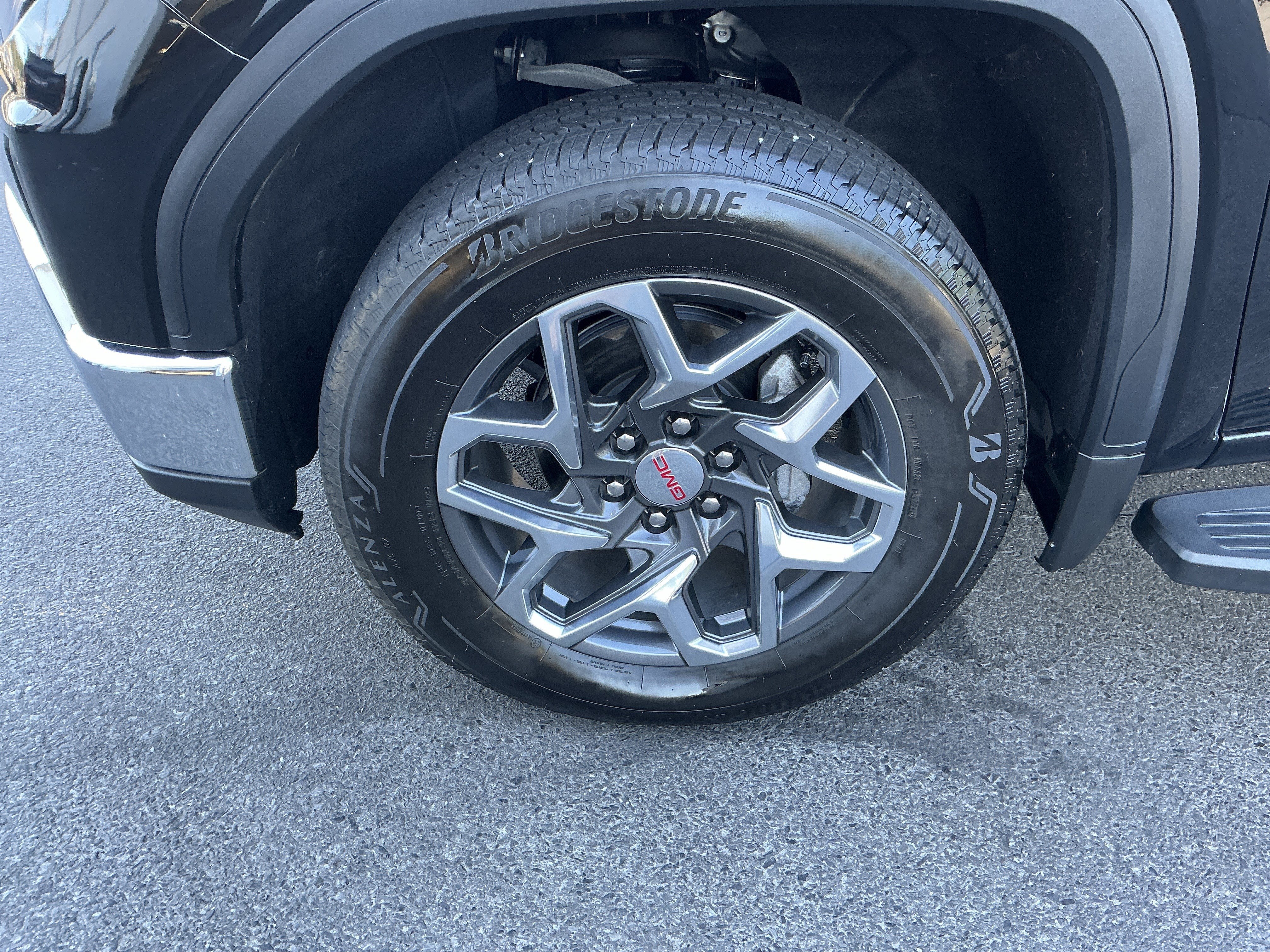 Used 2025 Onyx Black GMC SLT image 9