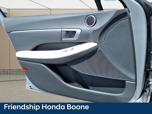 Used 2024 Silver Hyundai SEL image 29