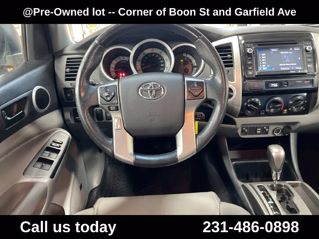 Used 2014  Toyota Base image 24