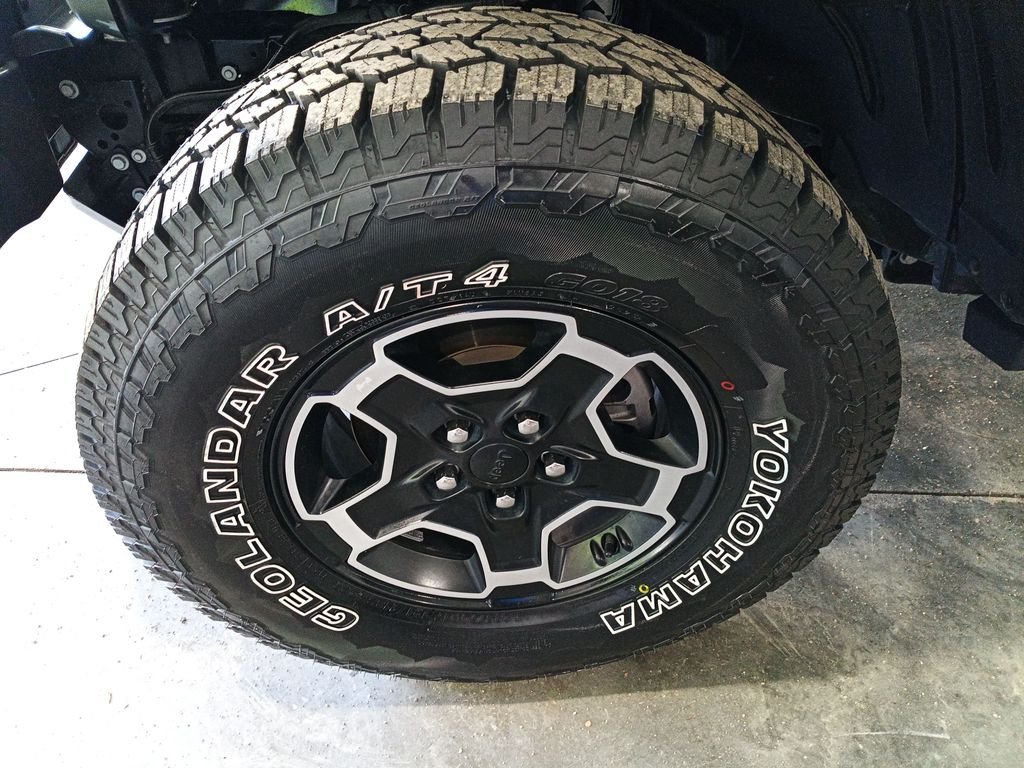 Used 2020 Gray Jeep Mojave image 26