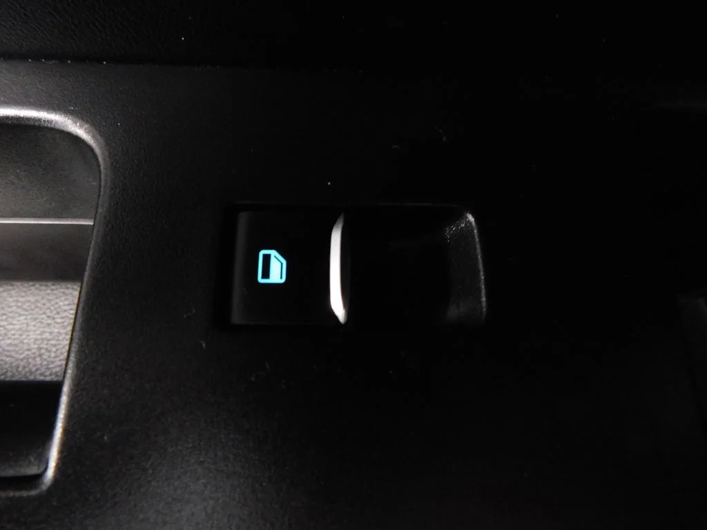 Used 2020 Agate Black Metallic Ford XLT image 32