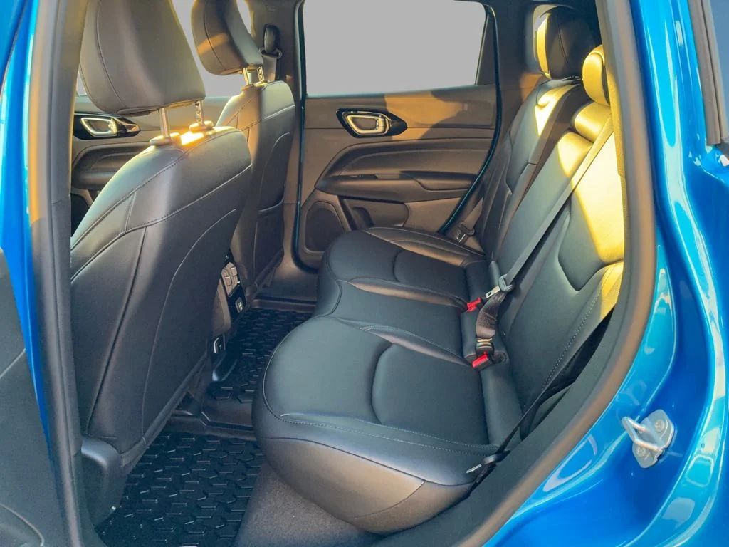 New 2026 Hydro Blue Pearl-Coat Exterior Paint Jeep Limited image 17