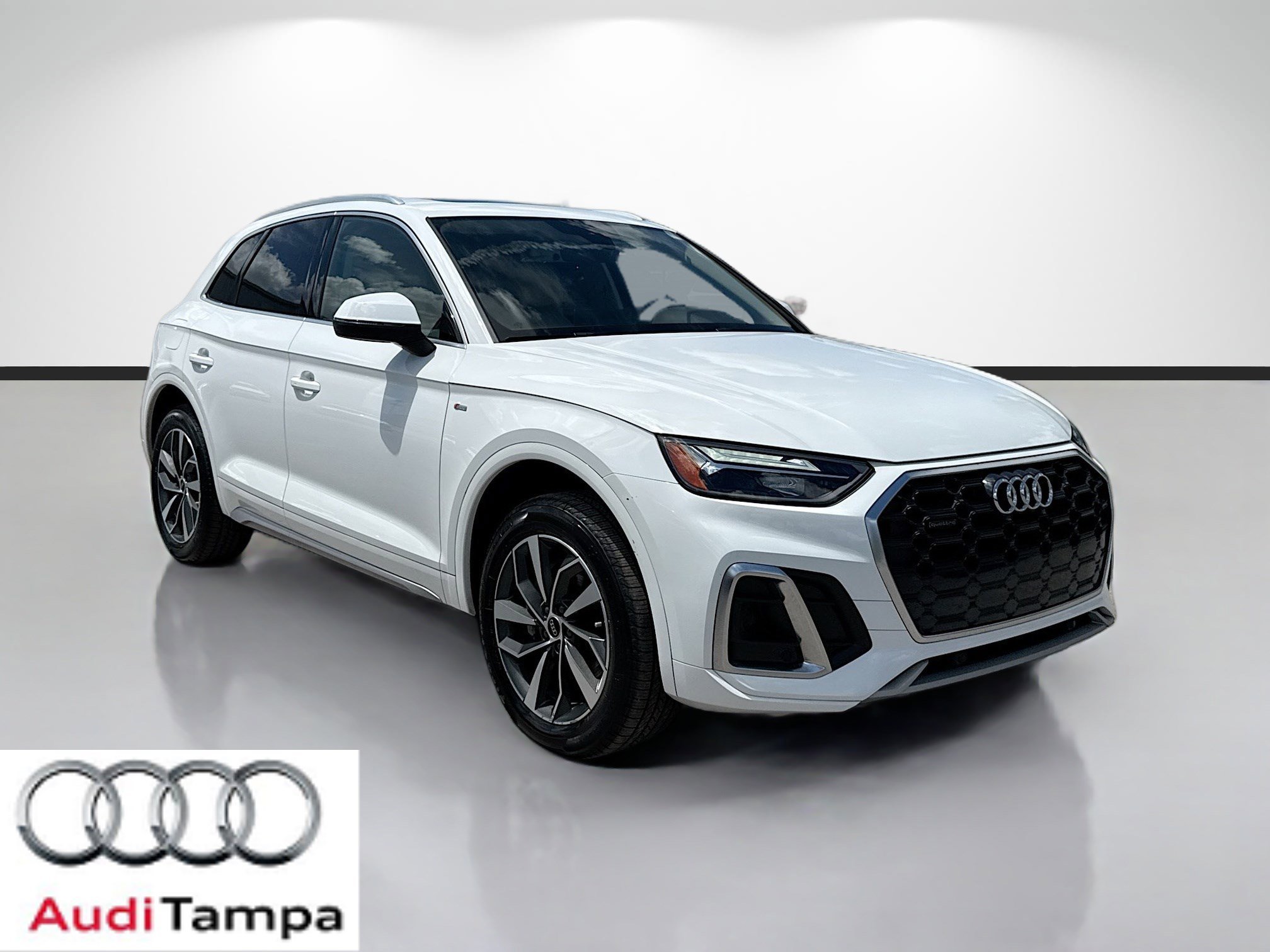2023 Audi Q5 45 Premium's photo