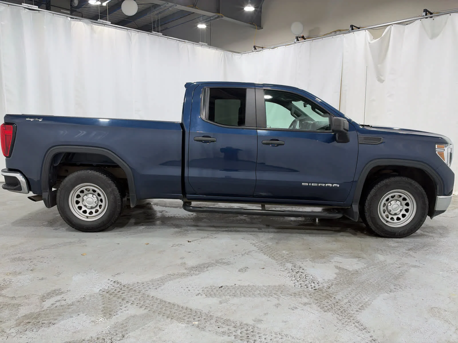 Certified Used 2021 PACIFIC BLUE METALLIC GMC 4WD Double Cab Standard Box image 6