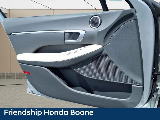 Used 2024 Silver Hyundai SEL image 29