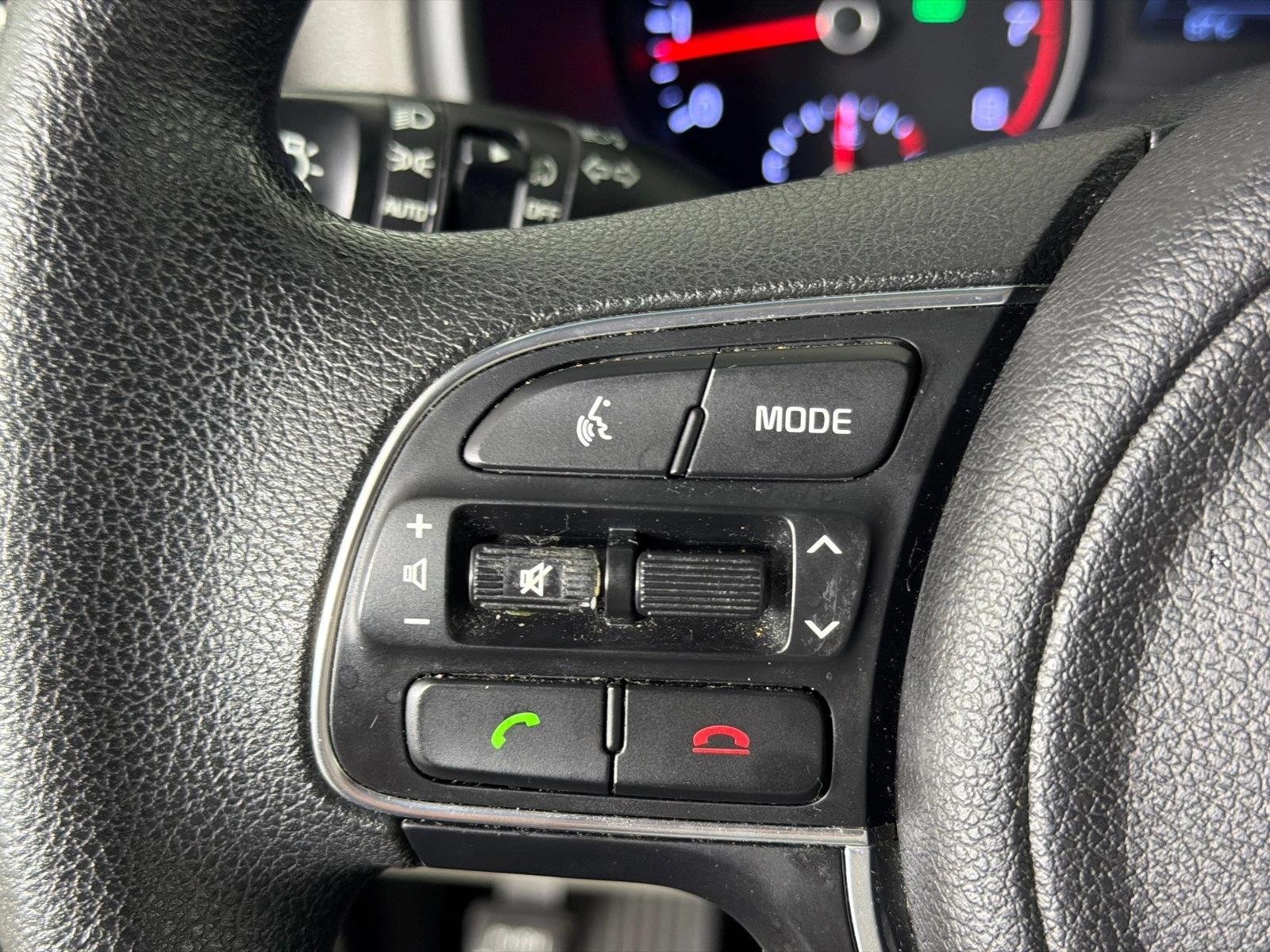 Used 2017 Sparkling Silver Kia LX image 24