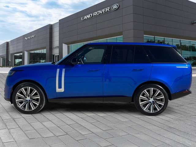 Certified Used 2025 Velocity Blue SV Bespoke Ultra Gloss Land Rover Autobiography image 2