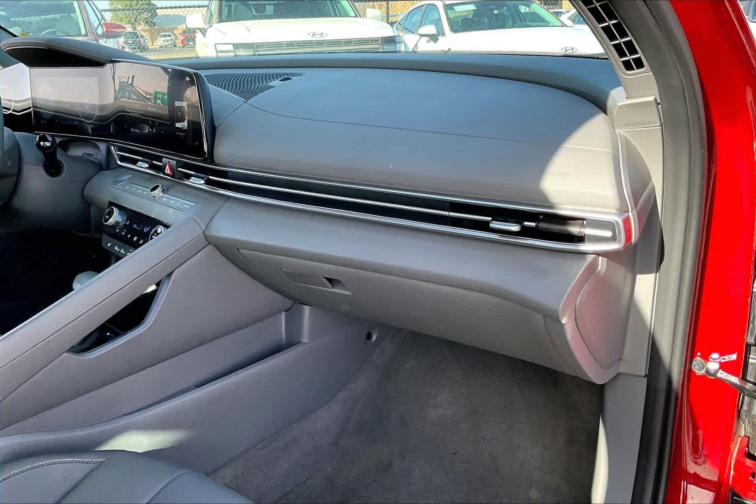Used 2025 Ultimate Red Hyundai SEL Convenience image 19