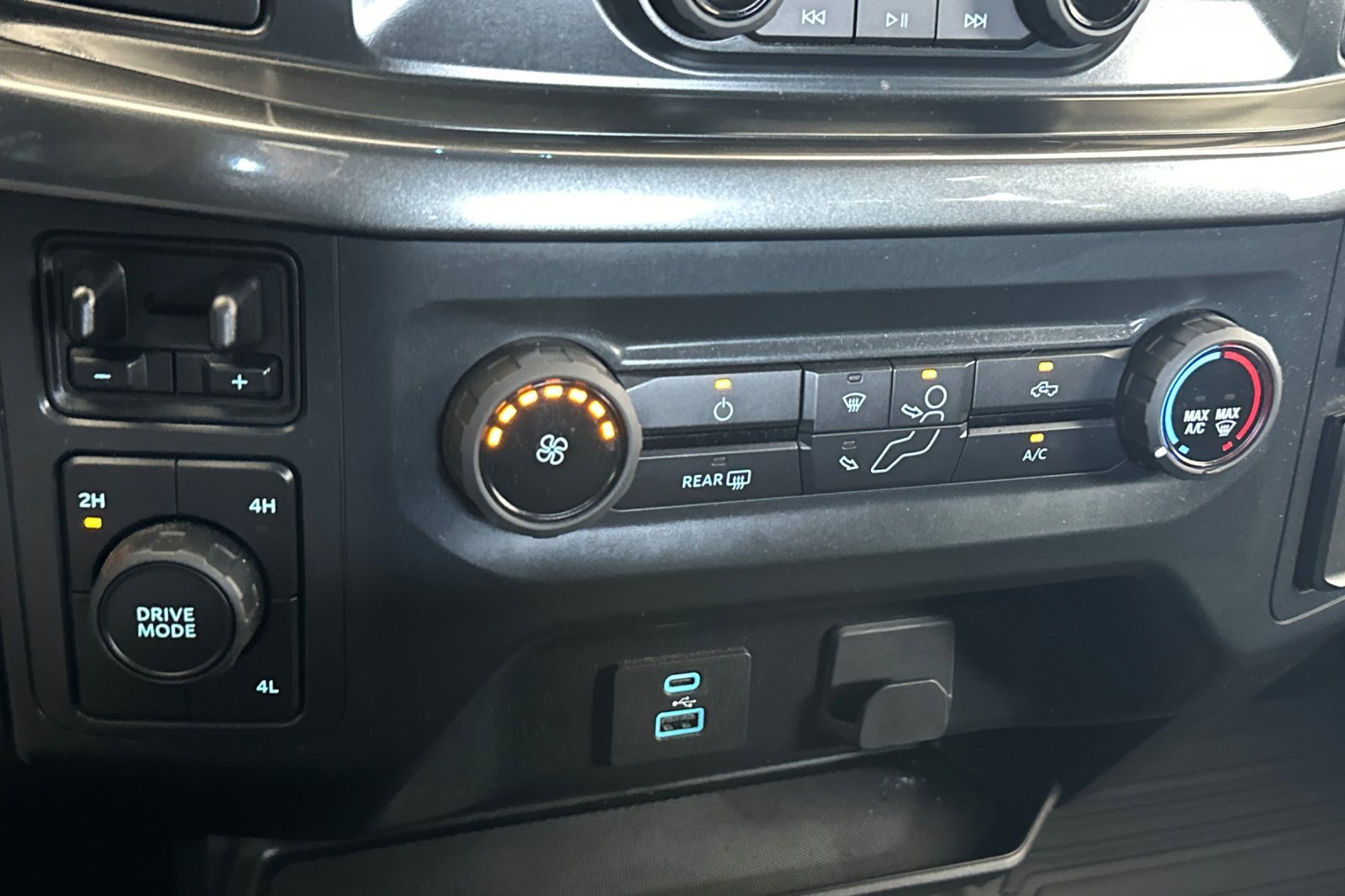 Used 2022 Blue Ford  image 20