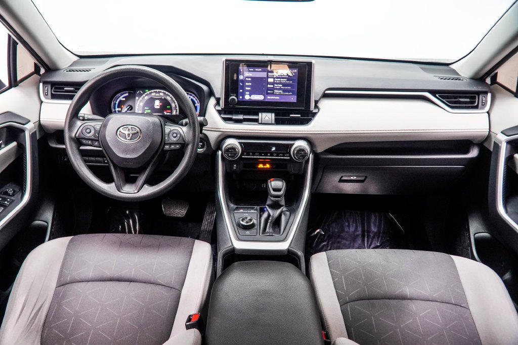 Used 2025 White Toyota XLE image 5