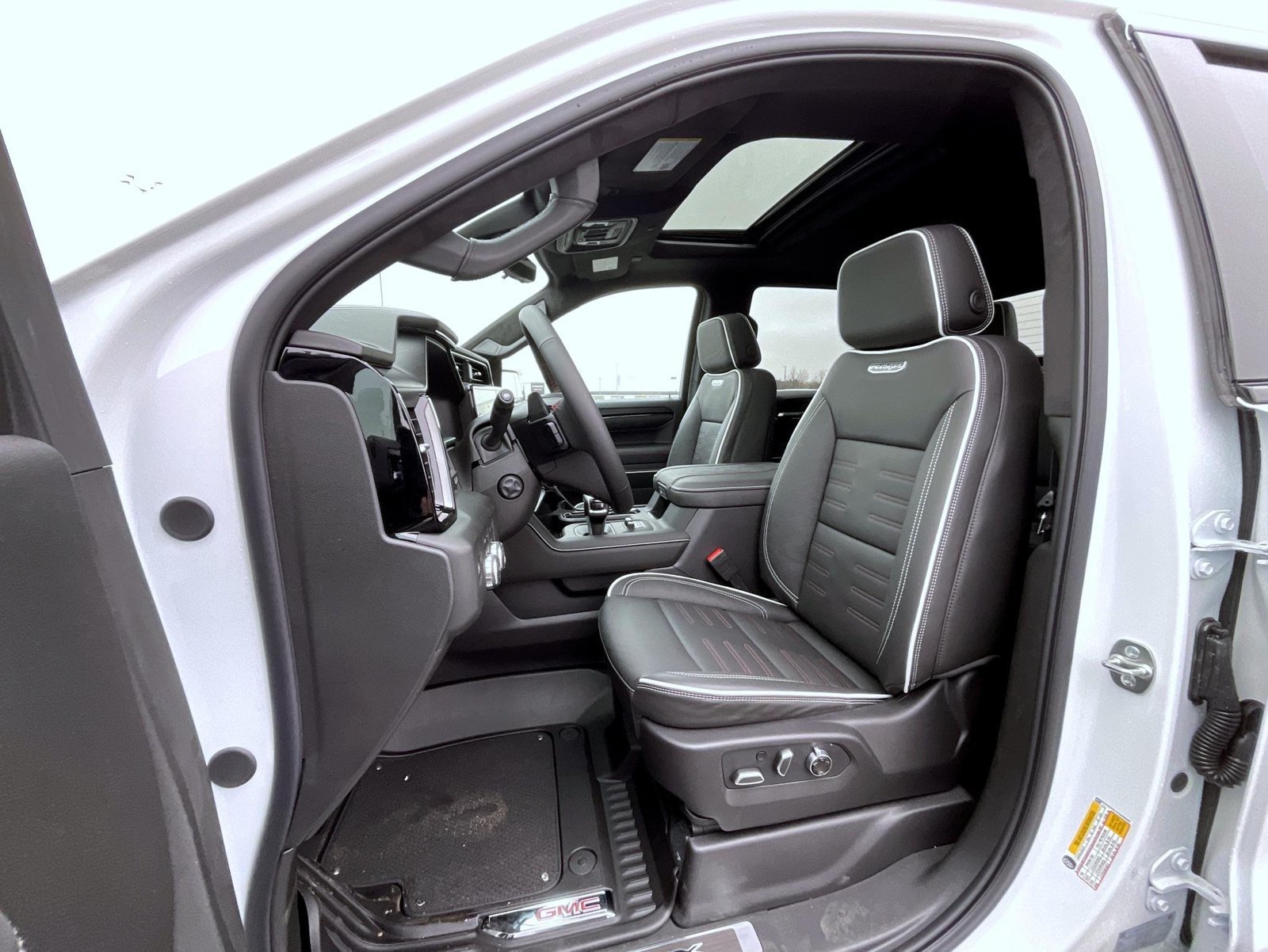 2026 GMC Sierra 1500 AT4X - Photo 10