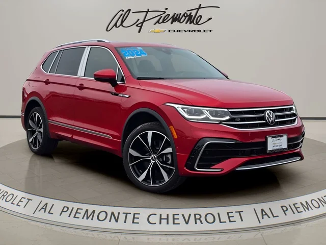 Pre-Owned 2024 Volkswagen Tiguan 2.0T SEL R-Line