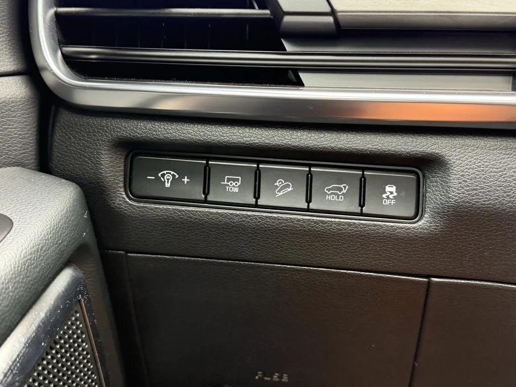 Used 2025 White Kia SX-Prestige X-Line image 25