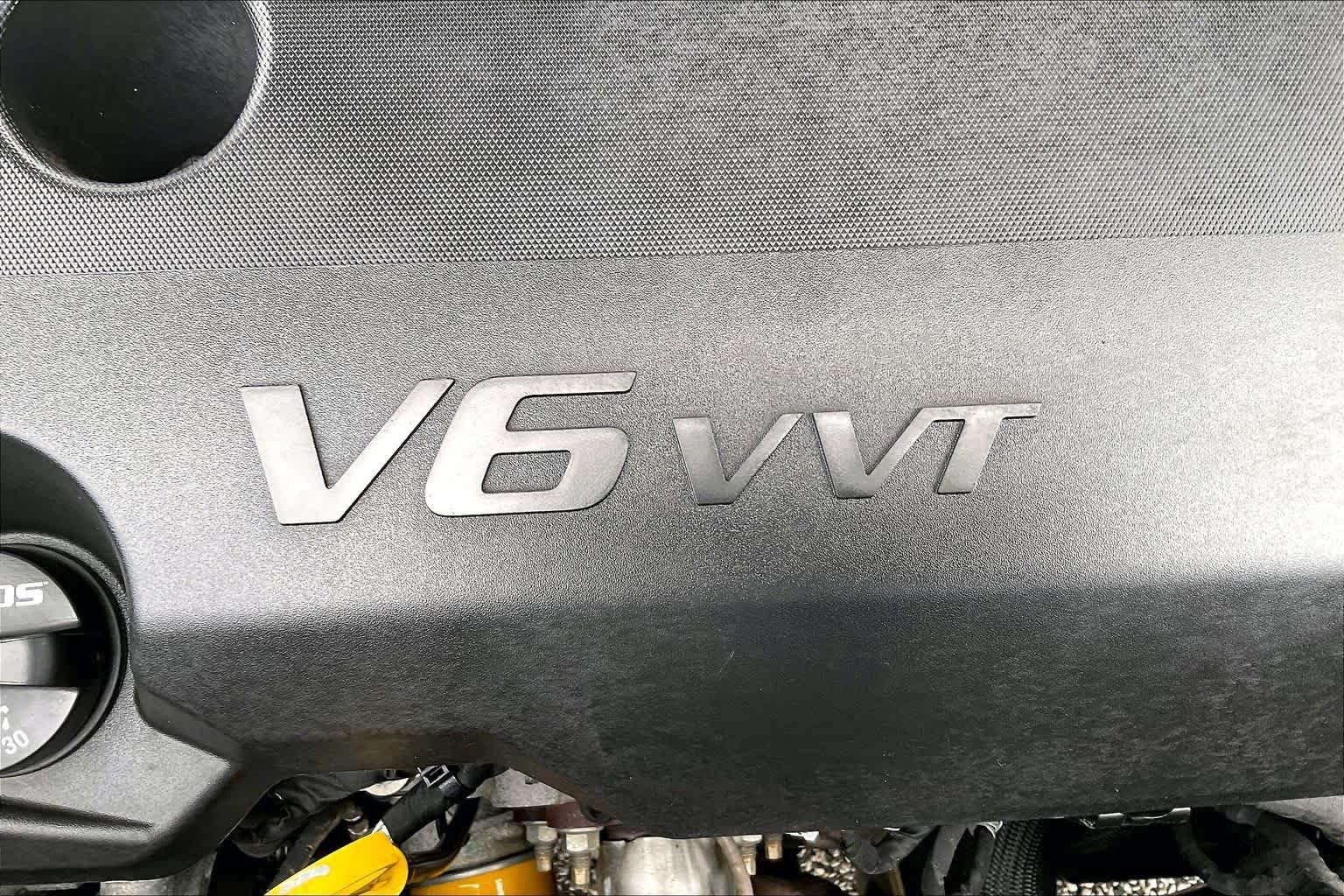 Used 2023 Summit White Chevrolet LT Cloth image 29