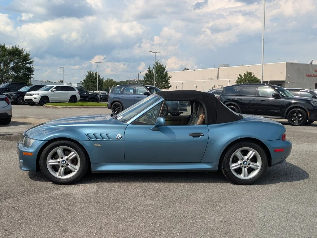 Used 2000 Blue BMW 2.3 image 2