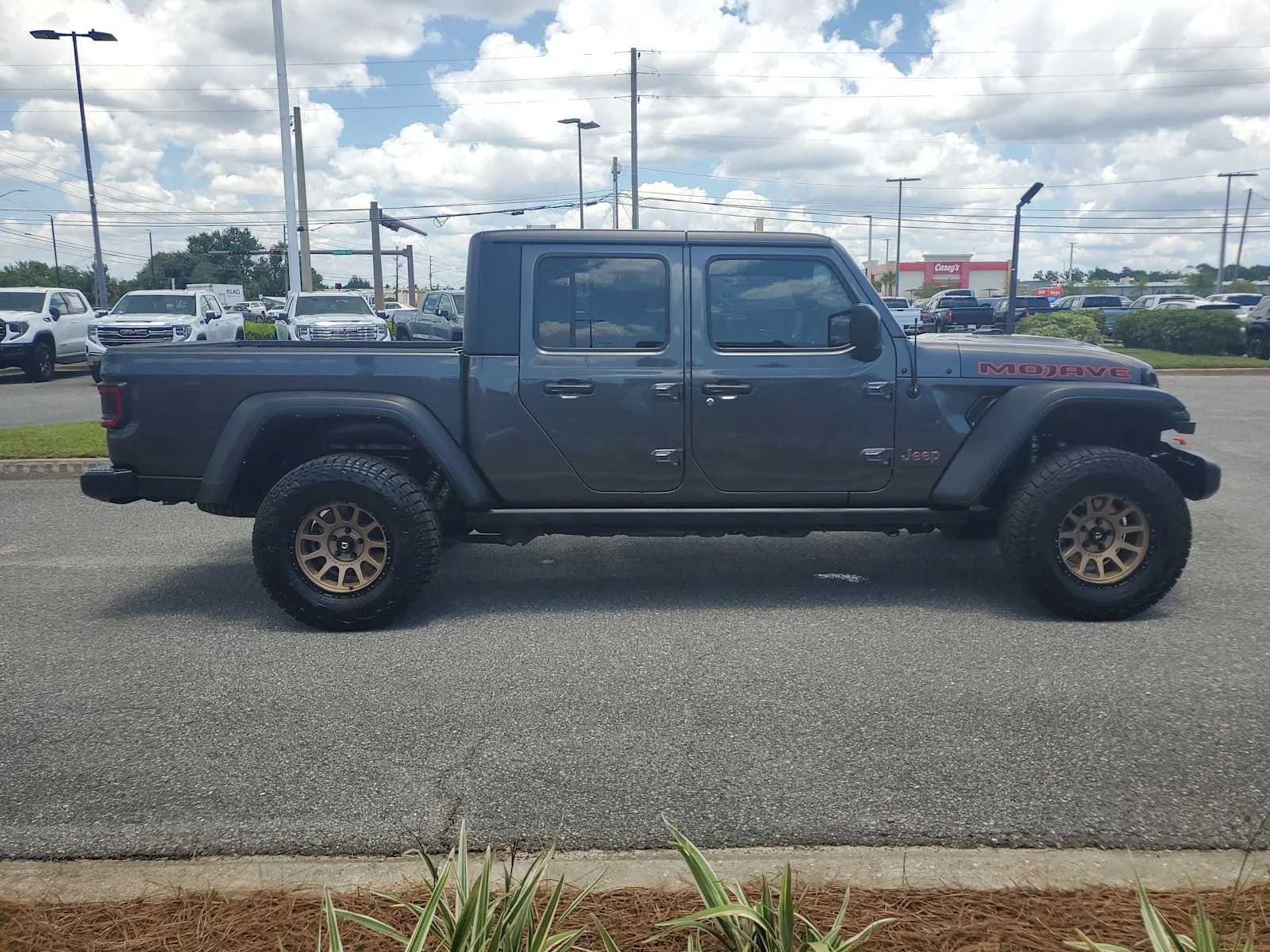 Used 2023 Granite Crystal Metallic Jeep Mojave image 8