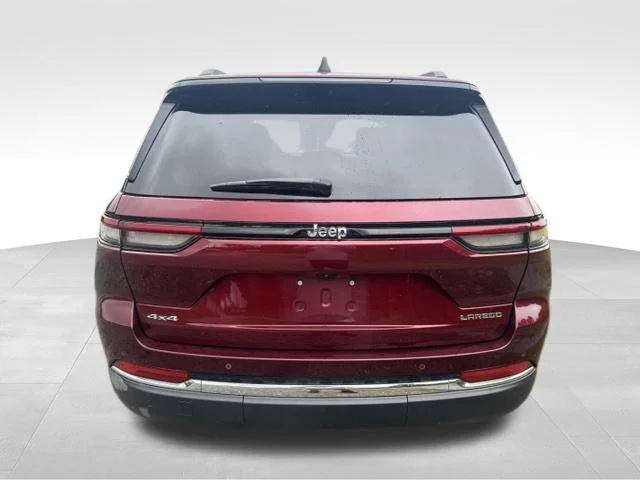Used 2023 Red Jeep Laredo image 6