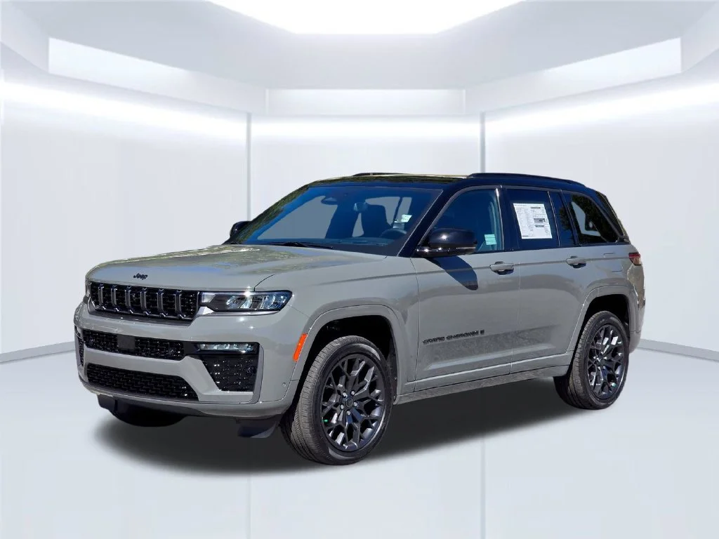 New 2027 Gray Jeep Summit image 2